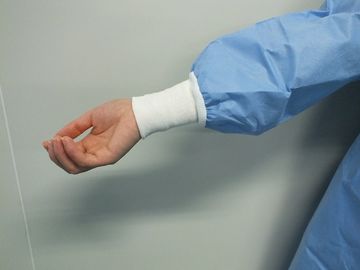 El funcionamiento disponible del hospital viste el vestido quirúrgico resistente flúido estéril no tejido de SMS