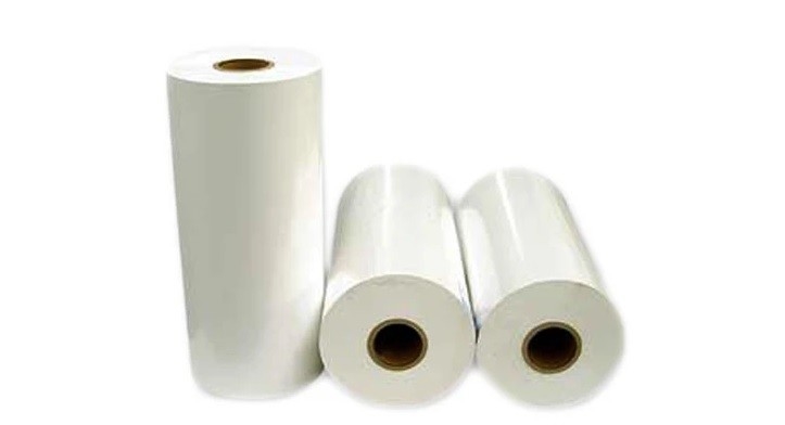 Embalaje de película transparente de plástico súper suave y personalizado Transparente de vinilo de hoja encogida de envoltura de películas de rollo de PVC